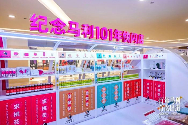 新春快闪店活动用不同颜料诠释了百年庆典活动，刷爆圈友