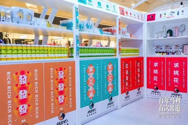 新春快闪店活动用不同颜料诠释了百年庆典活动,刷爆圈友