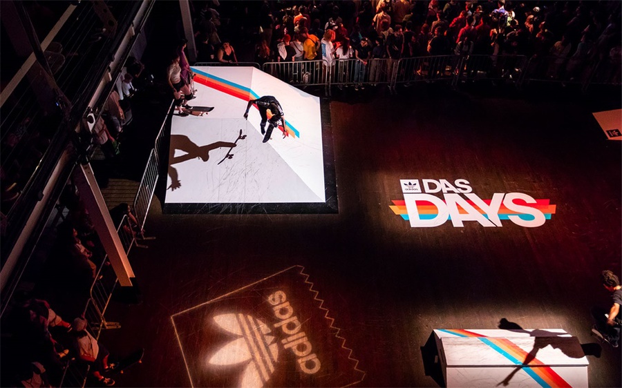 周末的快闪式派对活动以新品发布开场，因滑板文化更尽兴