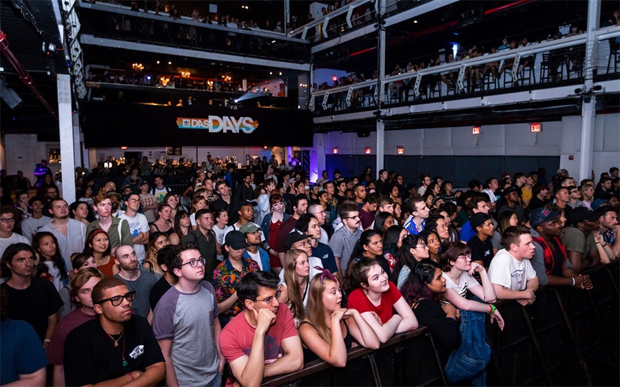 周末的快闪式派对活动以新品发布开场,因滑板文化更尽兴