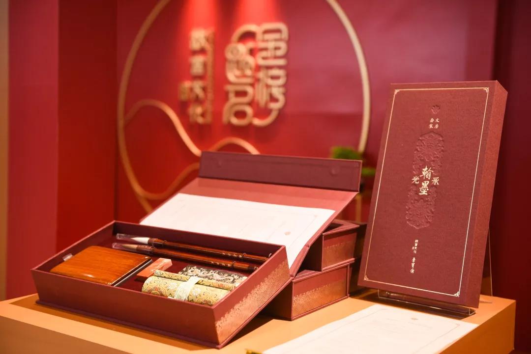 糖果与茶饮联名快闪店活动年轻有活力,还有各式互动体验邀你来