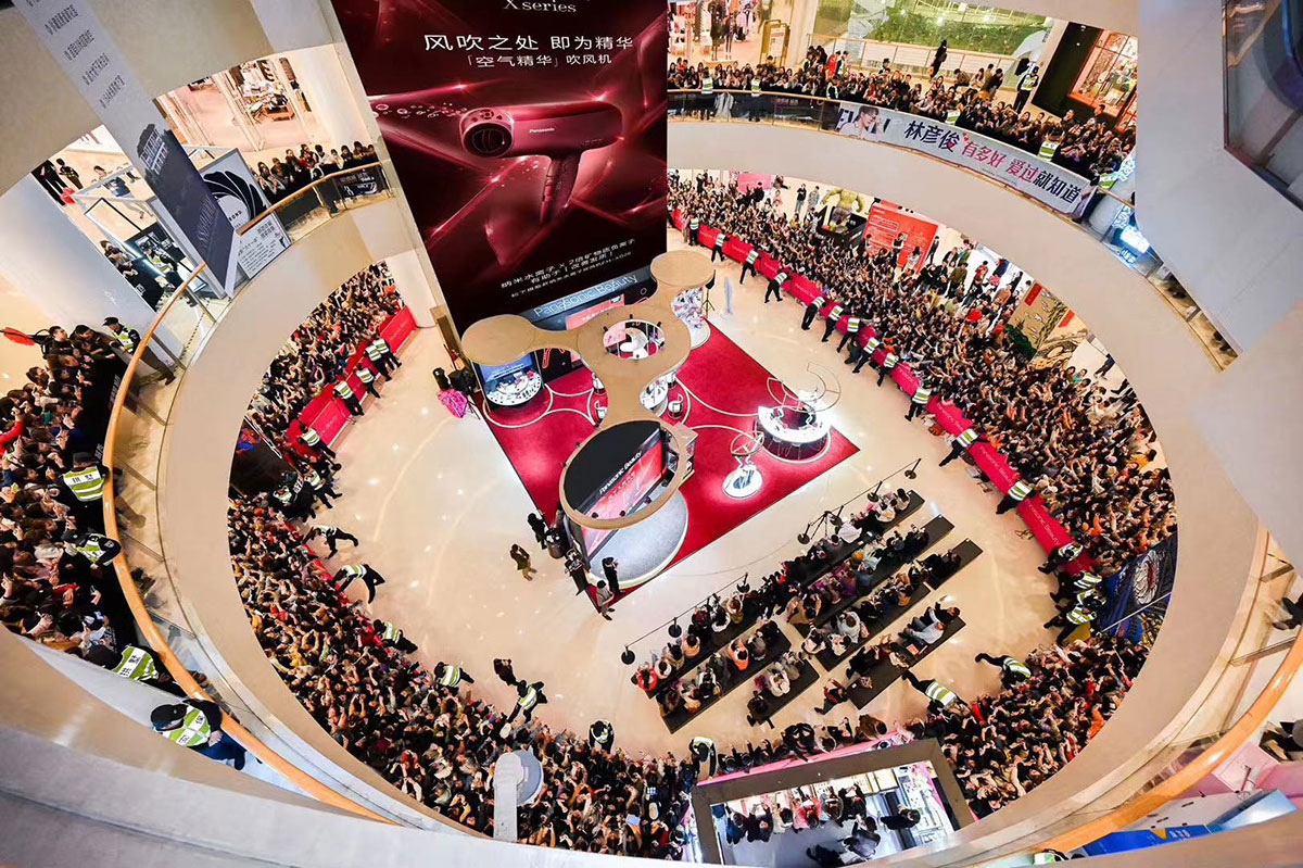 松下X快闪店活动强势来袭，绯墨色搭配奢华金诠释了黑科技的独特魅力