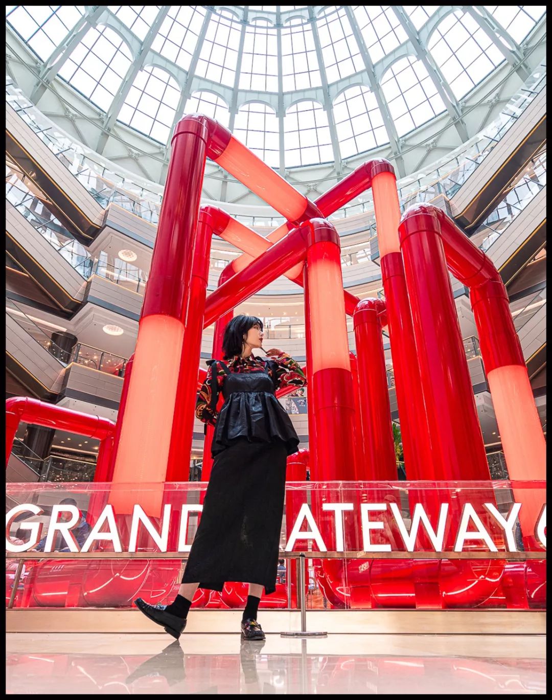 新春快闪店活动的全新高端打卡装置以中国风的春“结”拉开序幕