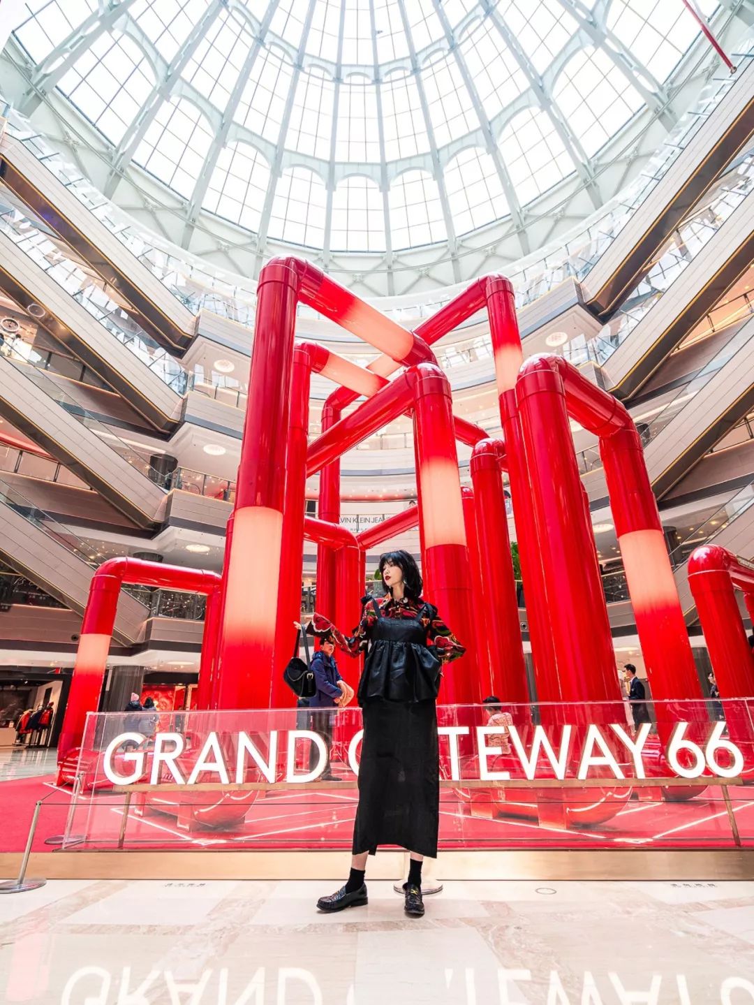 新春快闪店活动的全新高端打卡装置以中国风的春“结”拉开序幕