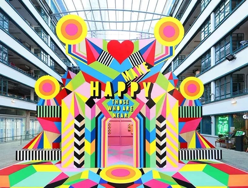 色彩斑斓的快闪店展览活动灵动了整个区域,也带来了意想不到的惊喜