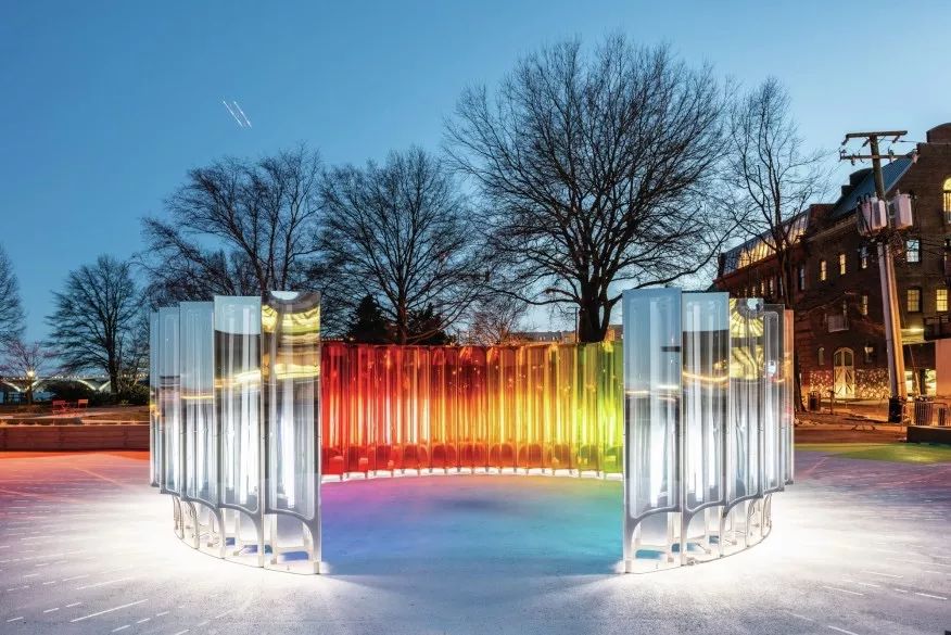 海滨公园的这个展览活动设计以无法预期的方式与游客形成互动