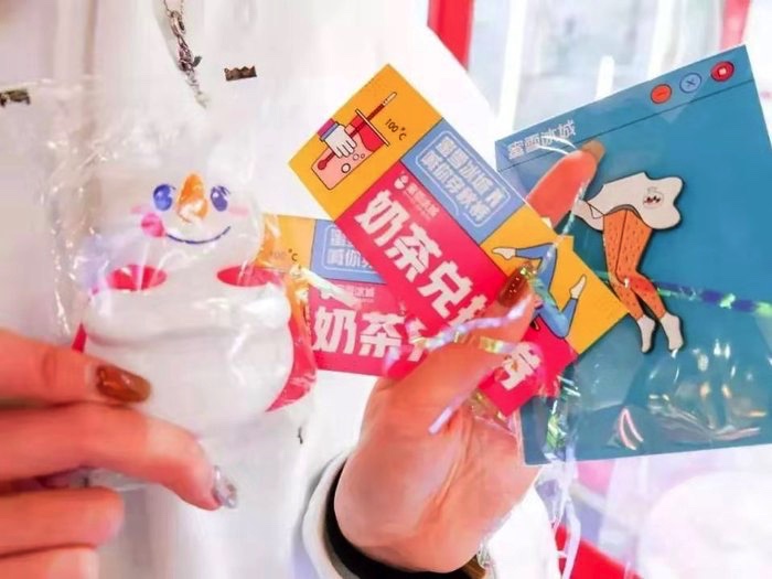 喊你穿秋裤的快闪店活动创意就TA家杠上杠，太6了！