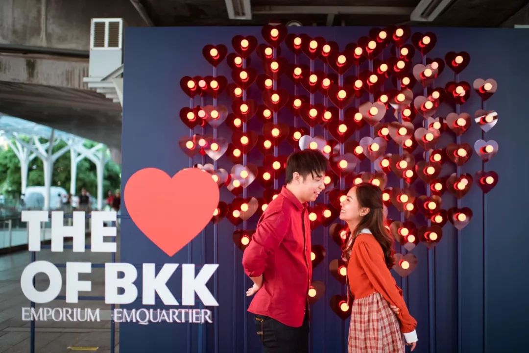 这般创意的情人节快闪店展览活动，无法现场观摩看看图片也是美美哒