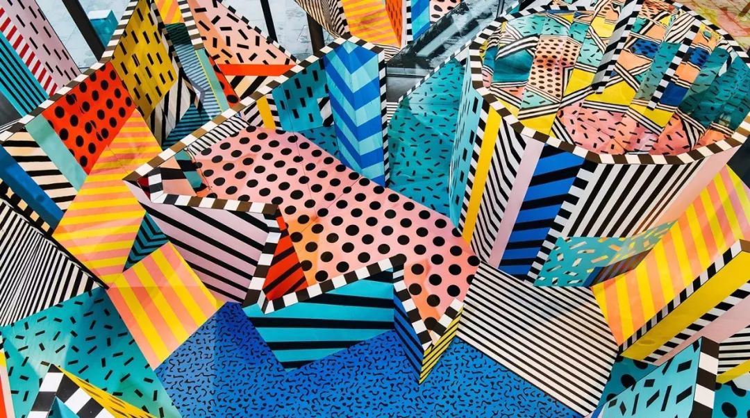 孟菲斯派艺术风格的快闪店活动策划设计赋予空间鲜亮的色彩与张力