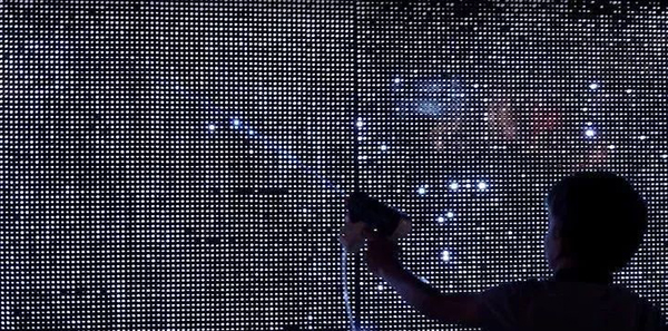 水光涂鸦形式的快闪店活动互动形式也是很好的晚会签到环节尝鲜方式