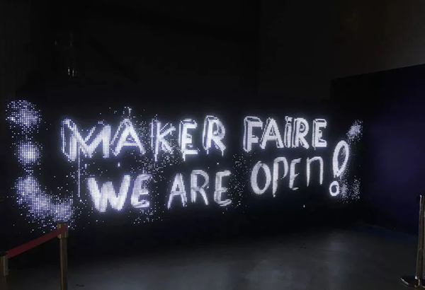 水光涂鸦形式的快闪店活动互动形式也是很好的晚会签到环节尝鲜方式