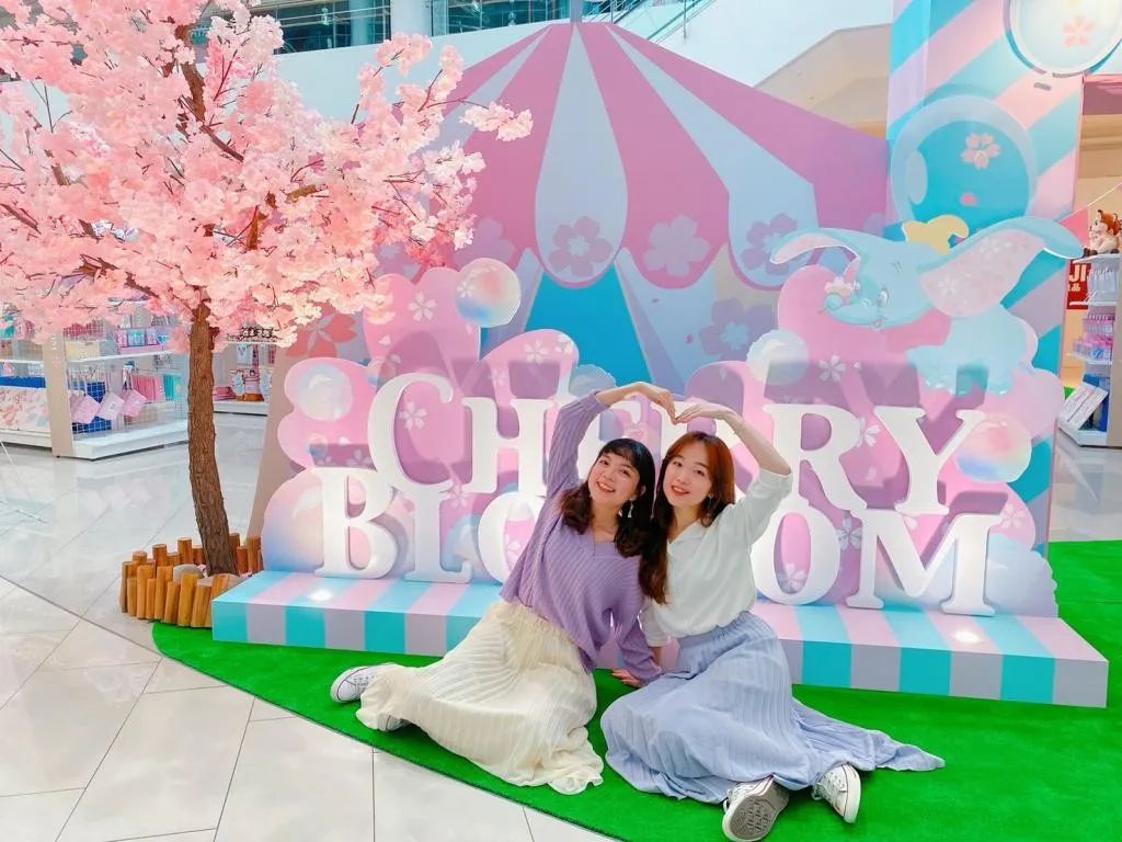 迪斯尼樱花季快闪店活动开播了：三大主题刷新樱花季，美呆了