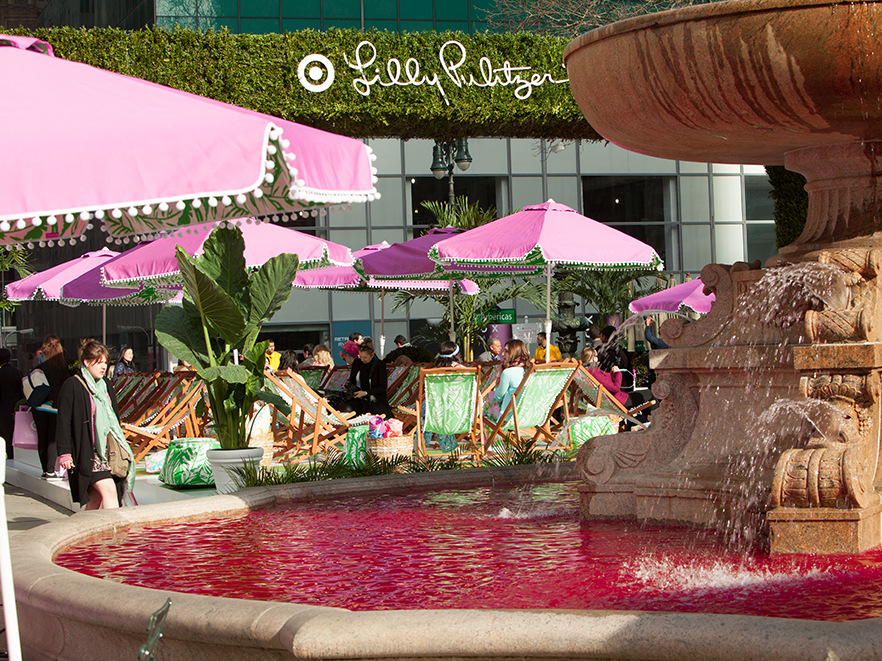 粉粉少女心的快闪店活动怎可能不受欢迎,开门几小时就卖断货