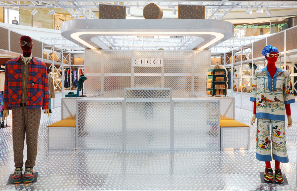 TA用快闪店活动的形式,并结合沉浸式数字互动打造了全新购物体验