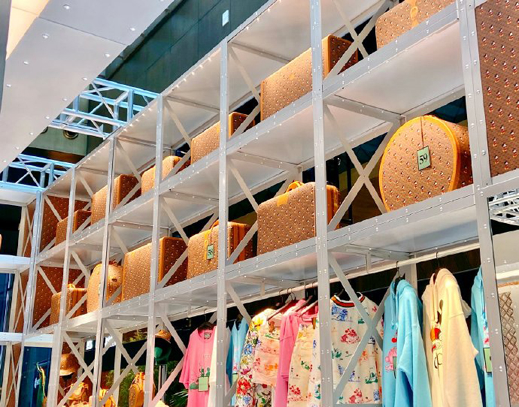 TA用快闪店活动的形式,并结合沉浸式数字互动打造了全新购物体验