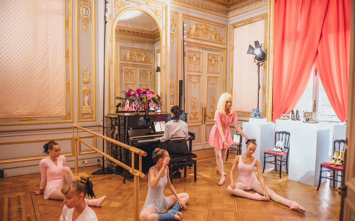 穿梭在梦境与现实的时装发布展览活动营造的绮丽世界美女好多啊