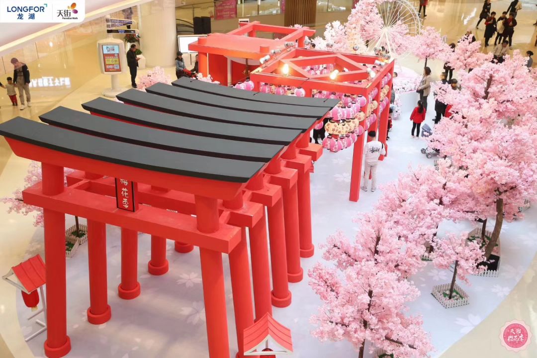 武汉樱花季已来走,无奈只能靠商场里的主题樱花展览活动装置解情仇