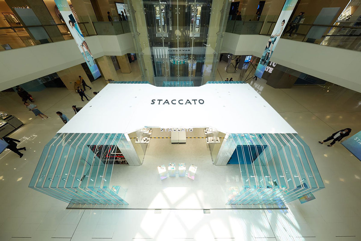 破次元水晶密室的快闪店展览活动，神秘人鱼色打造了奇趣梦幻场景