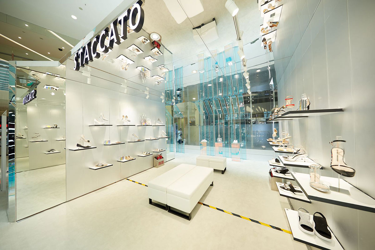 破次元水晶密室的快闪店展览活动,神秘人鱼色打造了奇趣梦幻场景