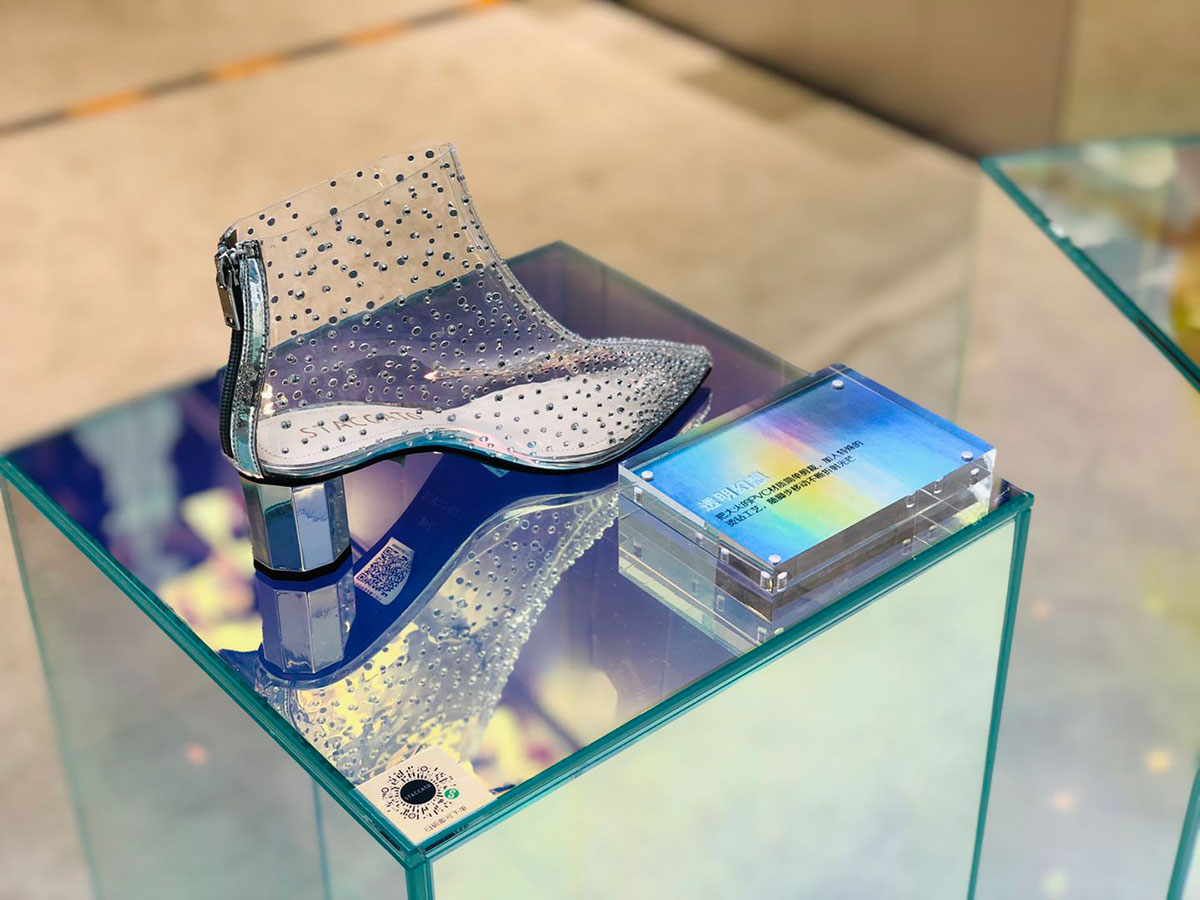 破次元水晶密室的快闪店展览活动,神秘人鱼色打造了奇趣梦幻场景