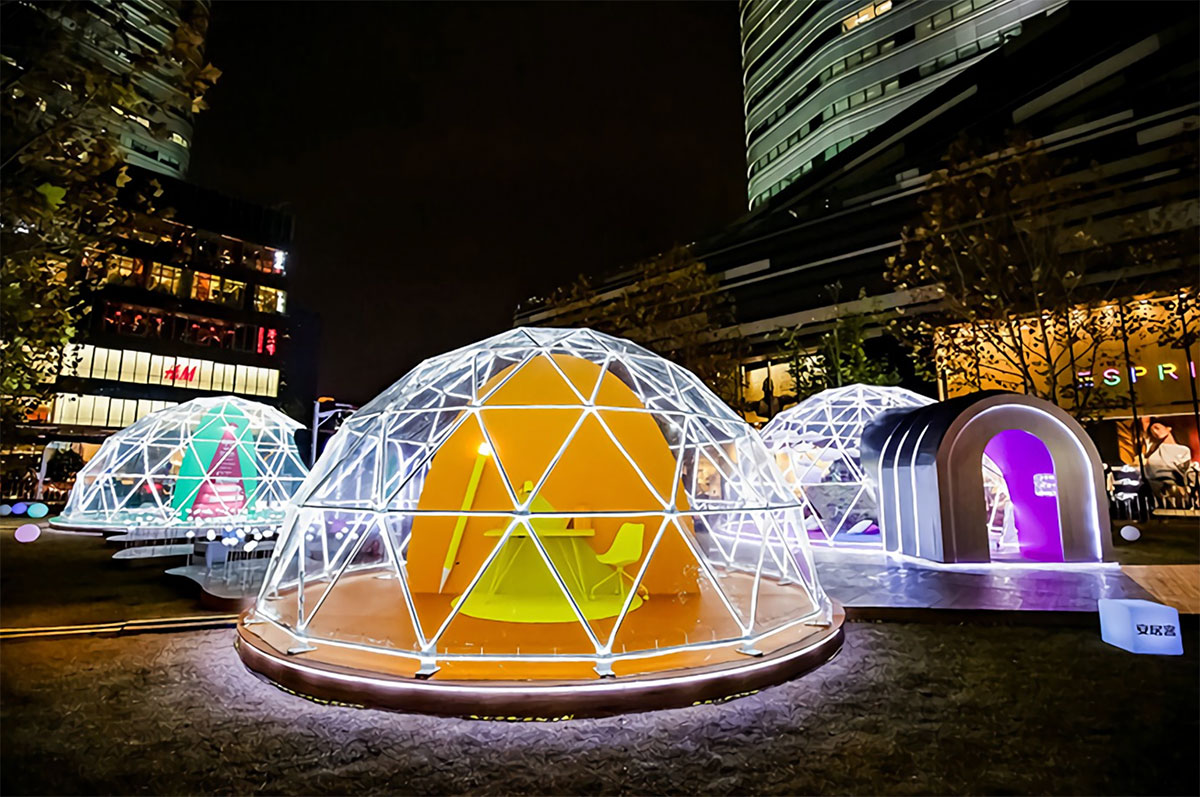 一盏盏“人间灯光”的快闪展览活动演绎了不同故事下的温馨与理想