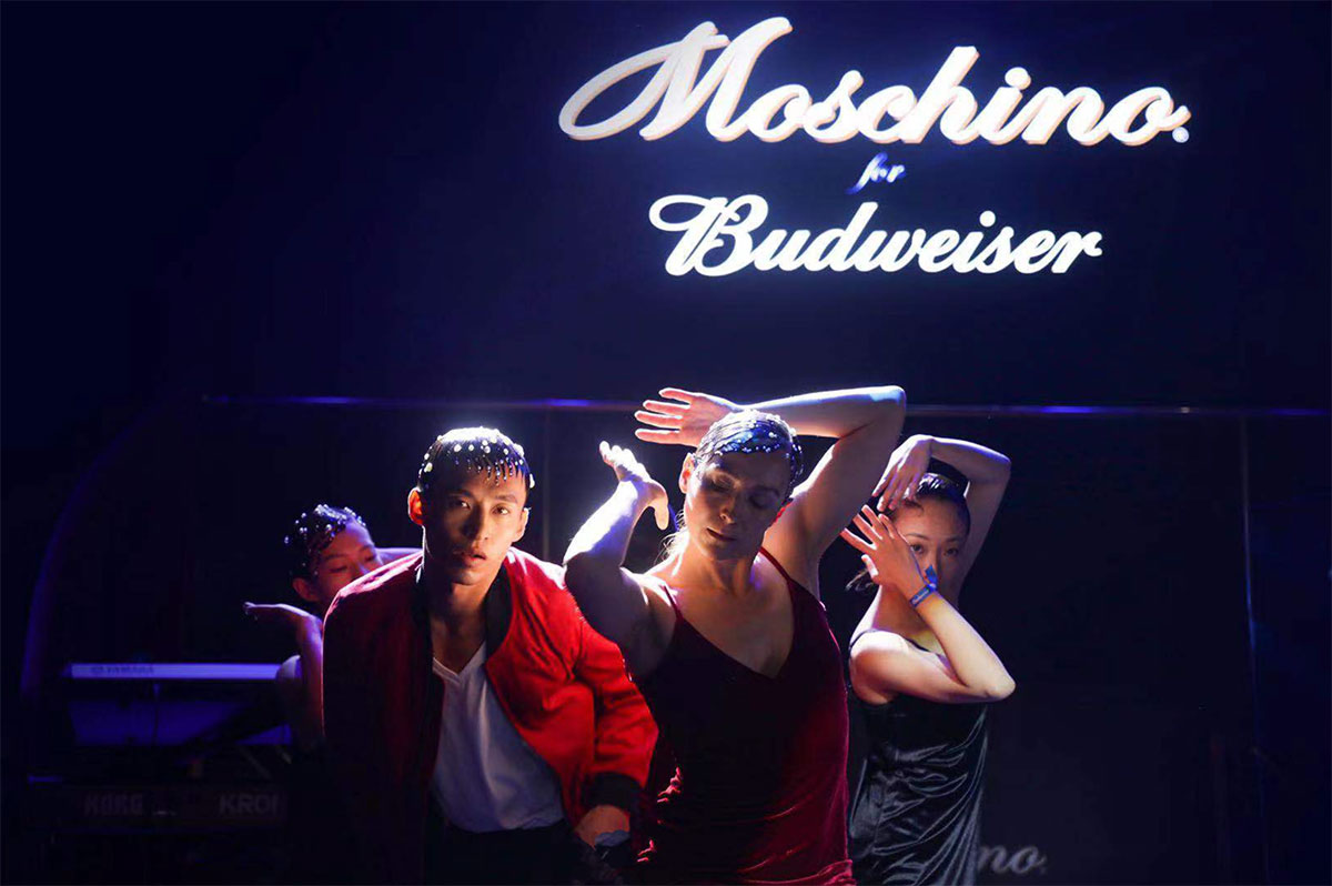 跨界新时尚，潮流快闪式发布会活动为高级时装圈注入新灵感