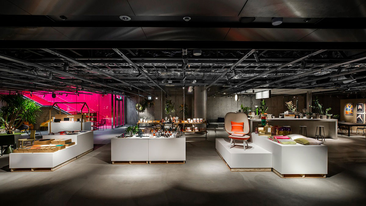 工业风快闪店展览活动的这一抹粉红色打开了地下室的另一个世界