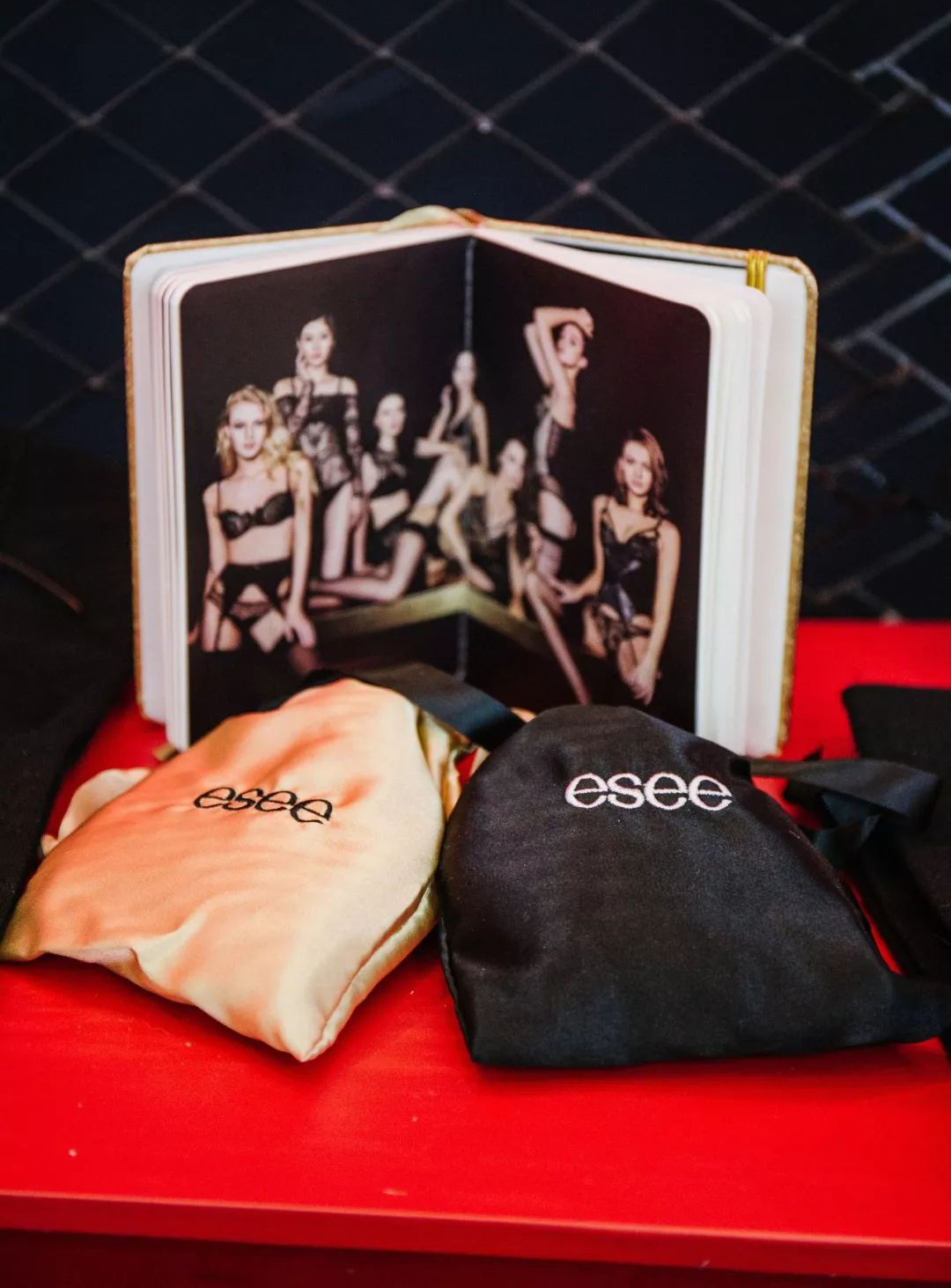 潮流打卡list带你亲身体验超模时装秀活动,感受超模的日常