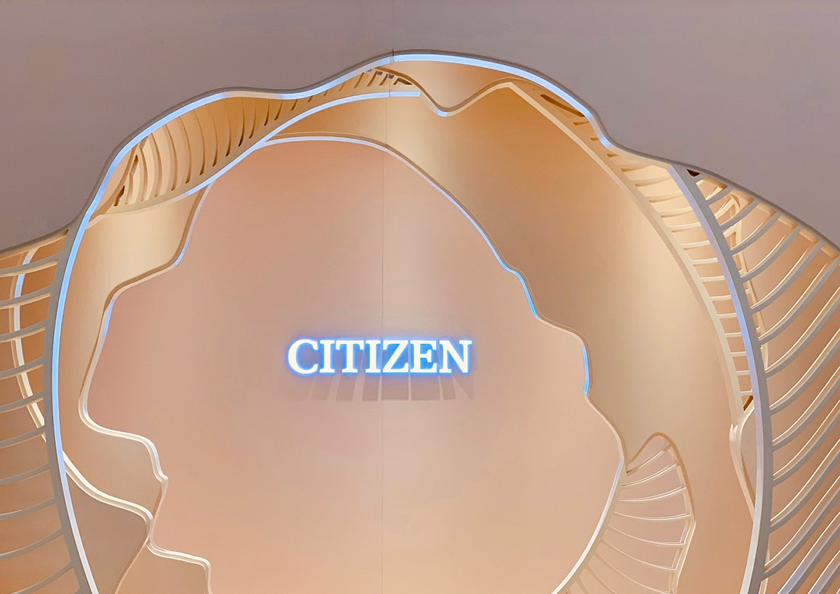 珠宝主题快闪店展览活动把自然之美幻化为艺术展，传递着自然本真永恒之美