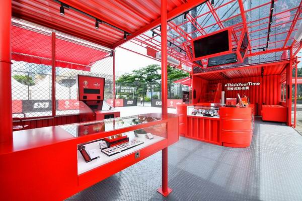 FIBA城市冠军篮球城市巡回快闪式展览活动策划了一场有趣的对决赛