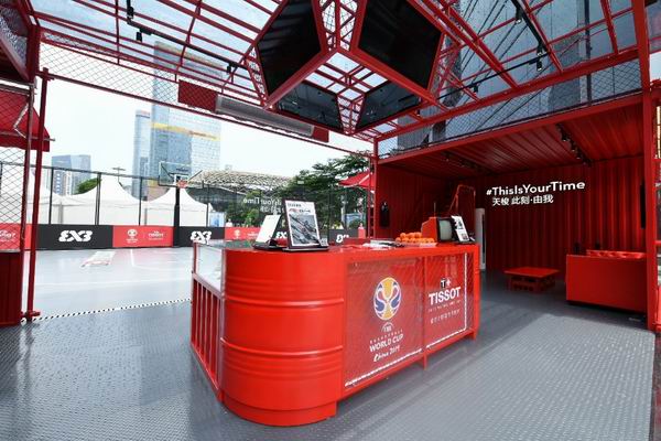 FIBA城市冠军篮球城市巡回快闪式展览活动策划了一场有趣的对决赛