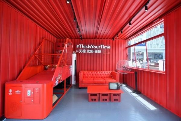 FIBA城市冠军篮球城市巡回快闪式展览活动策划了一场有趣的对决赛