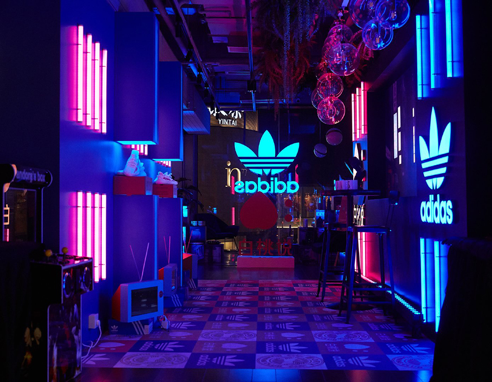 跨界合作主题展览活动碰撞出一股梦幻蒸汽波，立体纵深感随手都是大片