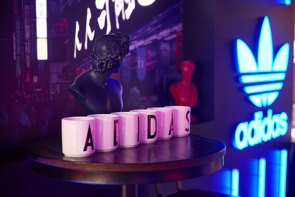 跨界合作主题展览活动碰撞出一股梦幻蒸汽波,立体纵深感随手都是大片