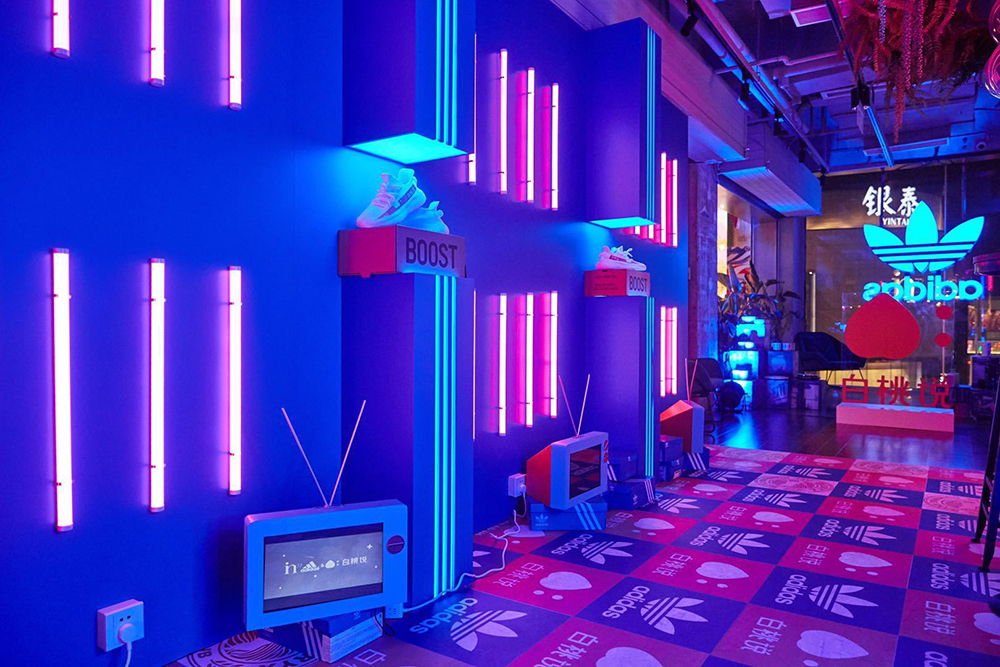 跨界合作主题展览活动碰撞出一股梦幻蒸汽波,立体纵深感随手都是大片