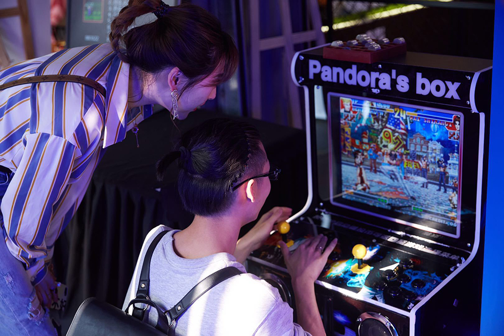 跨界合作主题展览活动碰撞出一股梦幻蒸汽波,立体纵深感随手都是大片