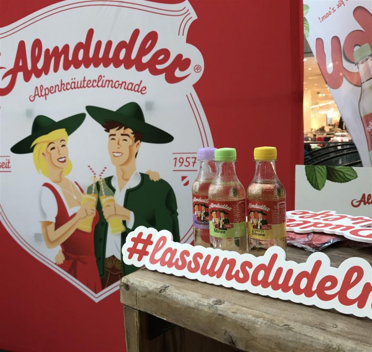 低成本的街头快闪式的饮料推广活动策划更受品牌方深爱