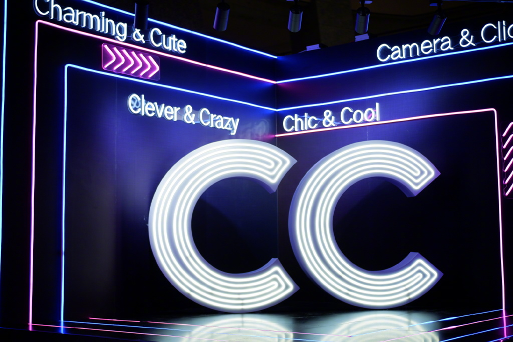 潮流拍照打卡展览活动装置，让你拍出C位之美