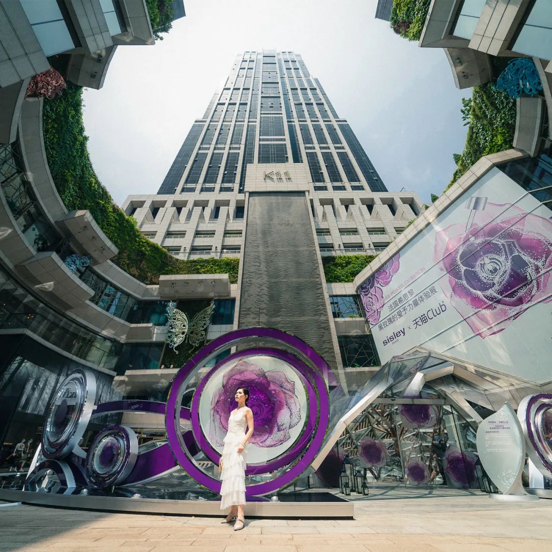 魔都这个黑玫瑰美妆快闪店展览活动占据了五一假期的眼球