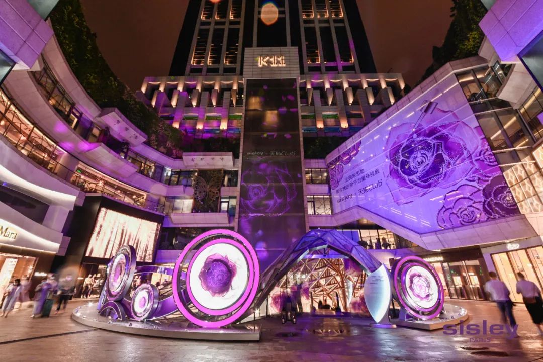 魔都这个黑玫瑰美妆快闪店展览活动占据了五一假期的眼球