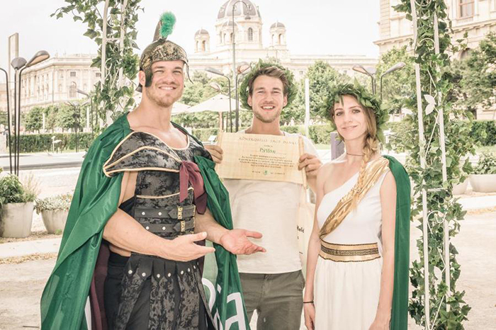 快闪式推广活动策划的这场环保英雄保卫战，回收集装箱是个不错的创意