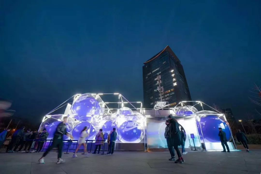 未来感十足的快闪店展览活动掀起了一场探索创意的实验风