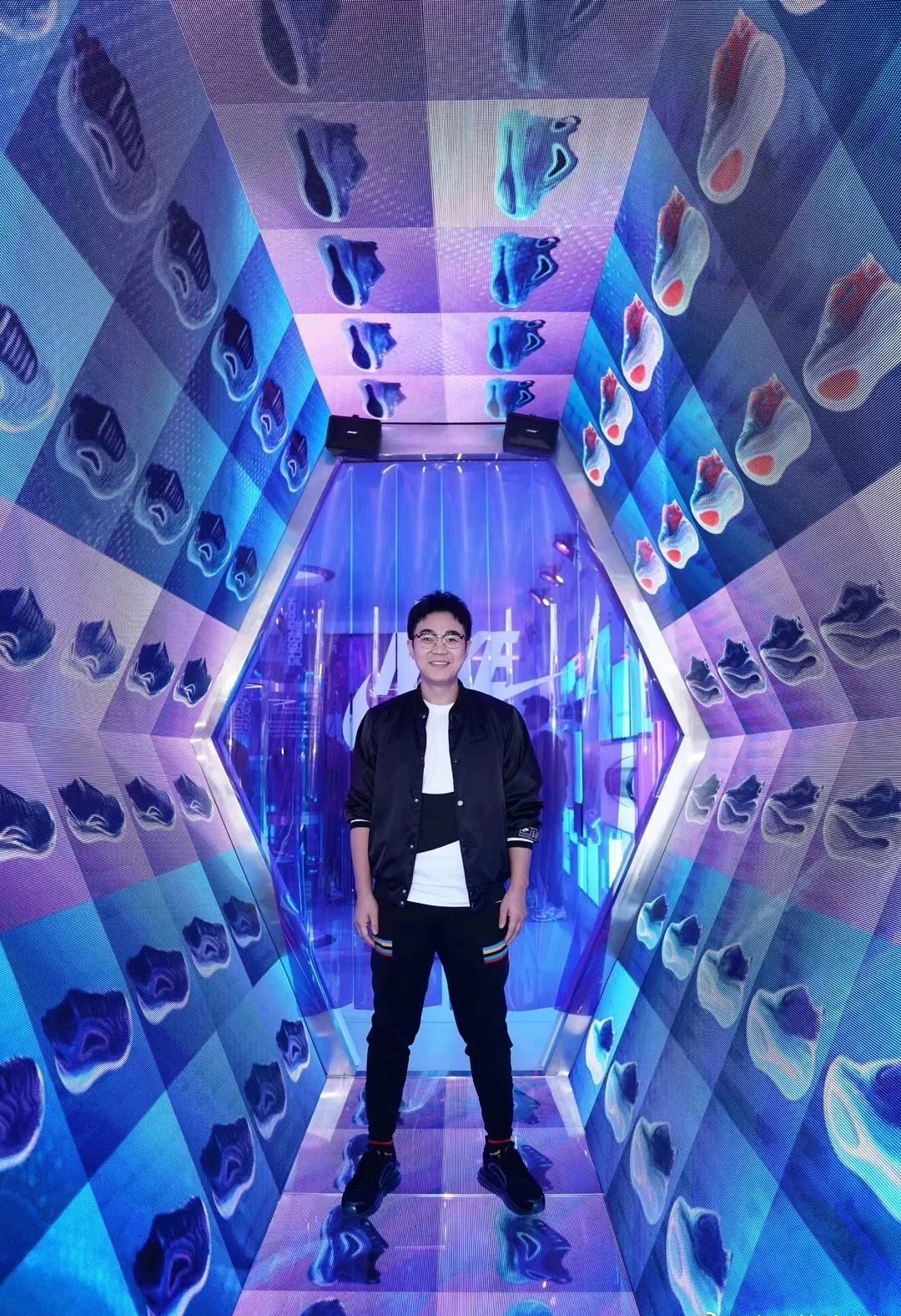 未来感十足的快闪店展览活动掀起了一场探索创意的实验风