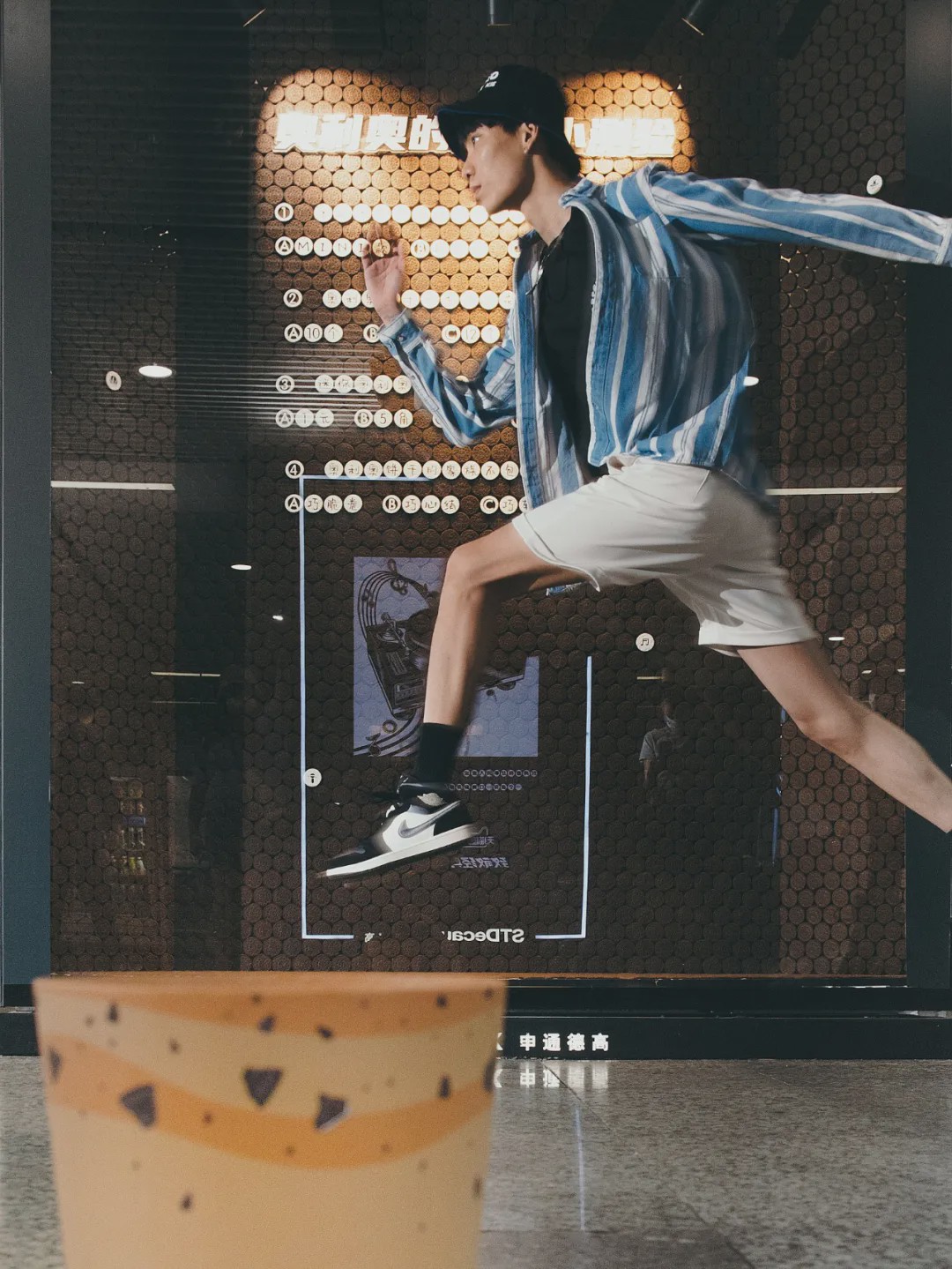 奥利奥真会玩,跨界展览活动掀起一场地铁里的特殊演唱会