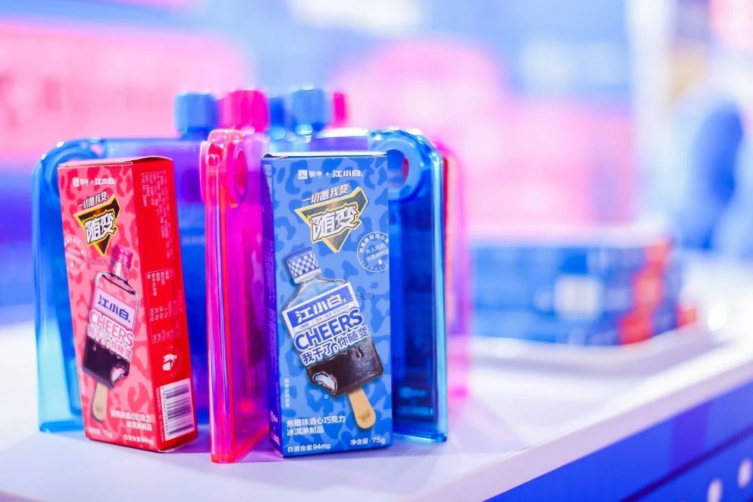 首个大人的冰淇淋快闪店空降了，酒与冰淇淋的跨界碰撞花样百出