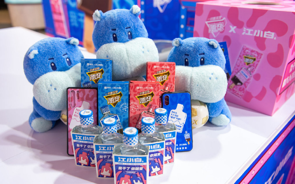 首个大人的冰淇淋快闪店空降了，酒与冰淇淋的跨界碰撞花样百出