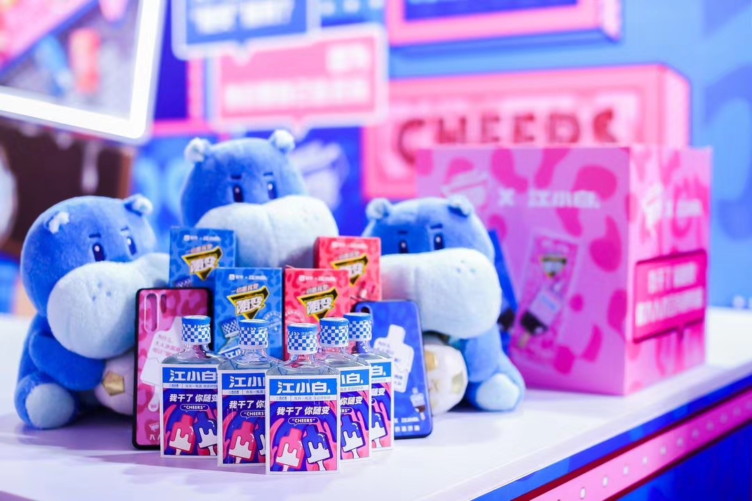 首个大人的冰淇淋快闪店空降了，酒与冰淇淋的跨界碰撞花样百出