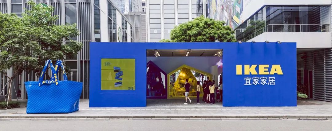 宜家快闪店展览活动自带吸睛特效,蓝色购物袋甚是撩人