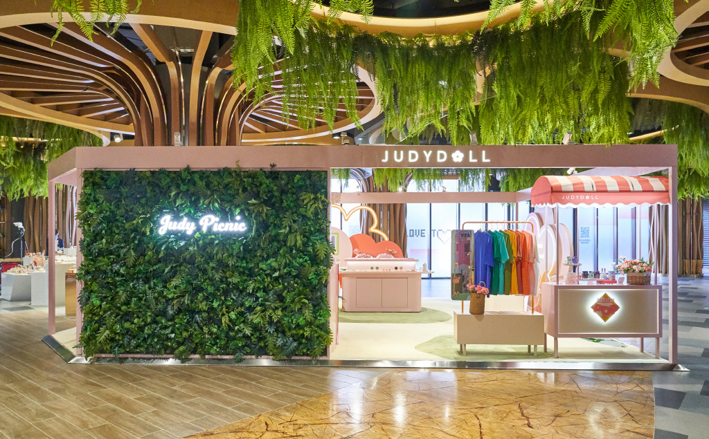 粉色主题的室内美妆快闪店活动烂漫开展，粉嫩色彩策划真甜