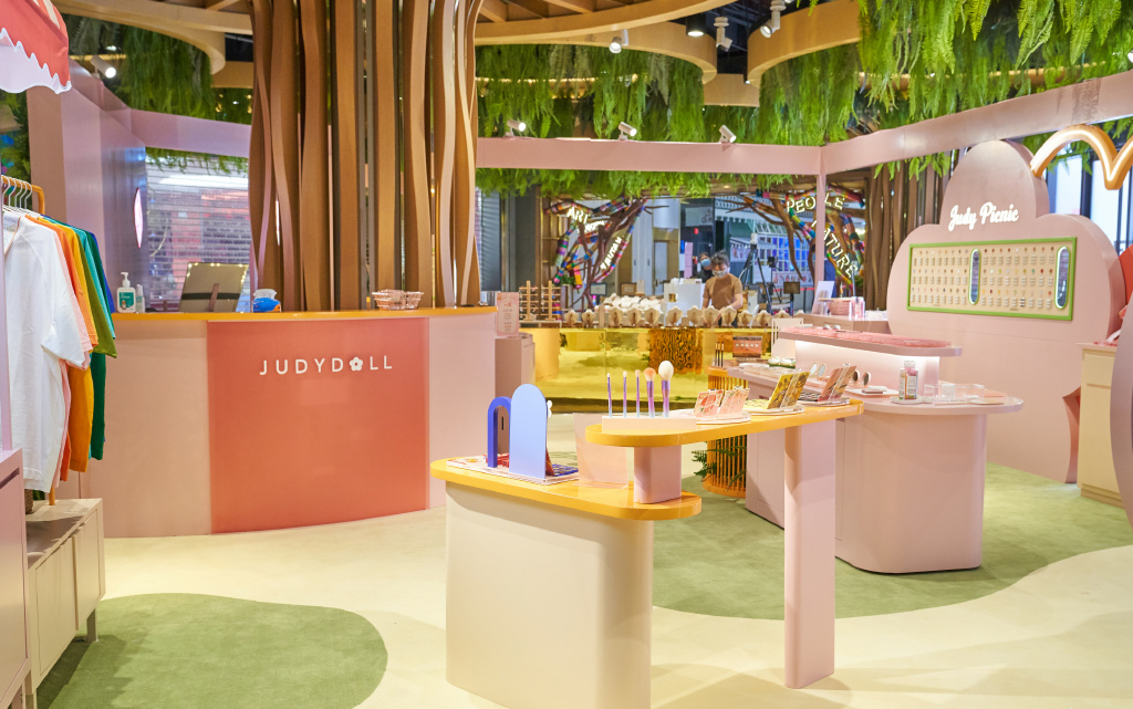 粉色主题的室内美妆快闪店活动烂漫开展，粉嫩色彩策划真甜